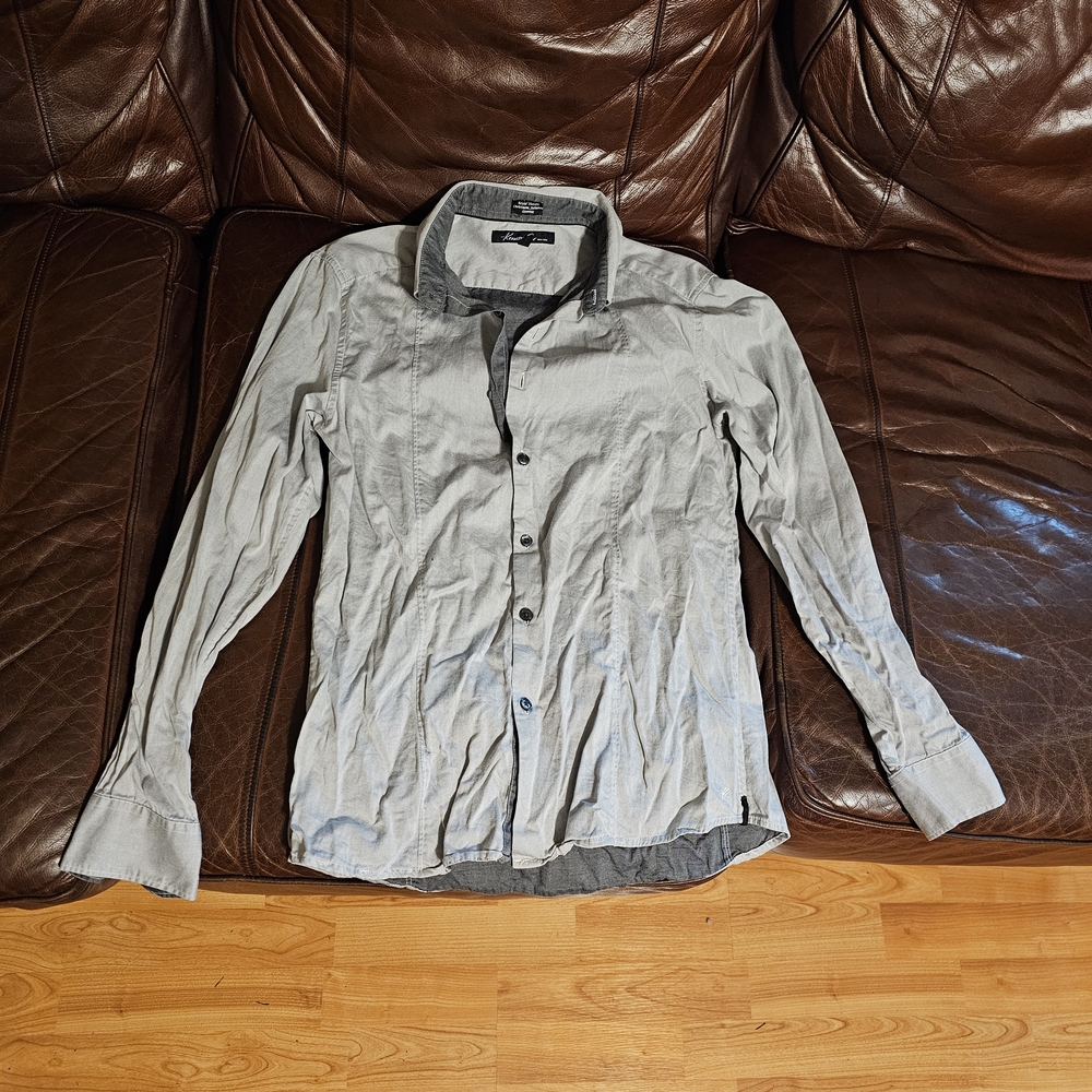 Women's Gray Button-Up Shirt